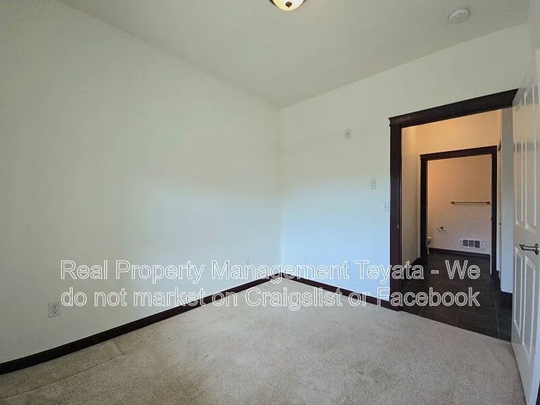259 W Bakerview Rd #C401 — Photo 14