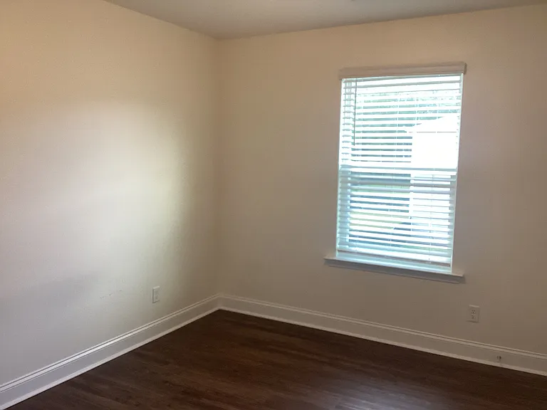601 E Lionel Rd — Photo 17
