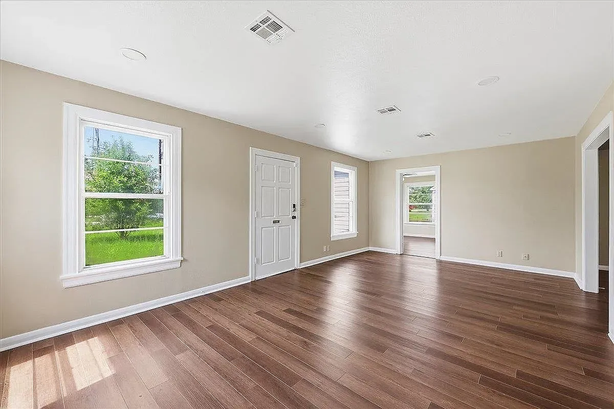 2 bed, 1189 sqft, $1,300 — Photo 2
