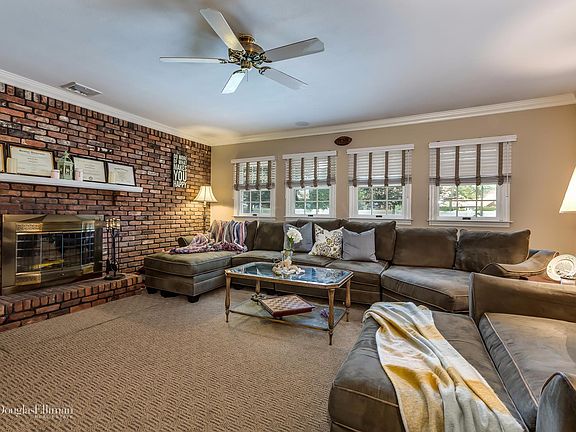 5th image of 140 Lorraine Cir