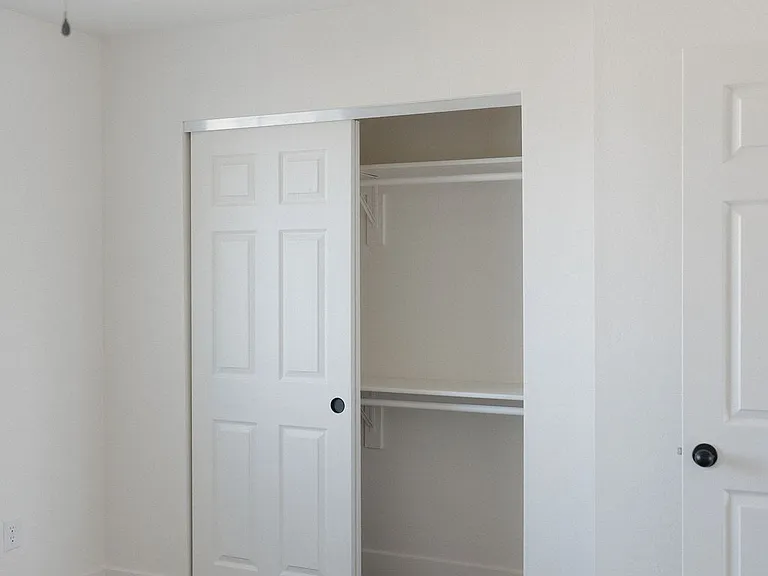 46 E 9th St S #1 — Photo 7