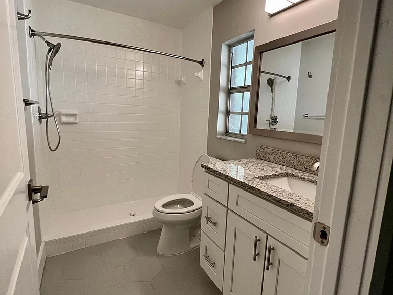 3223 Bloomingdale Villas Ct — Photo 8