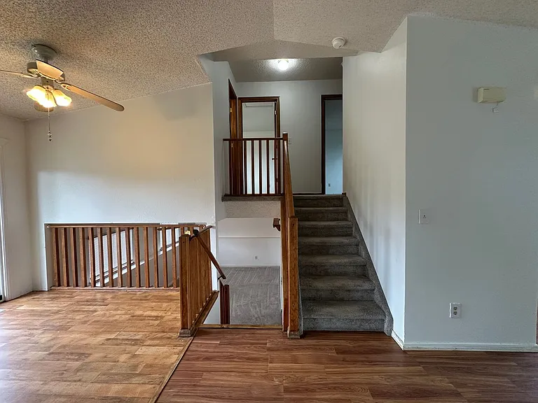 102 Comanche Ct — Photo 6