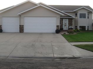 3304 15th St SE, Minot, ND 58701