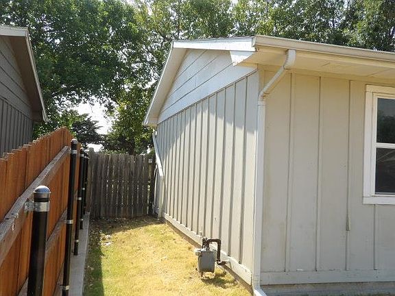 3rd image of 1610 N Countryside Dr