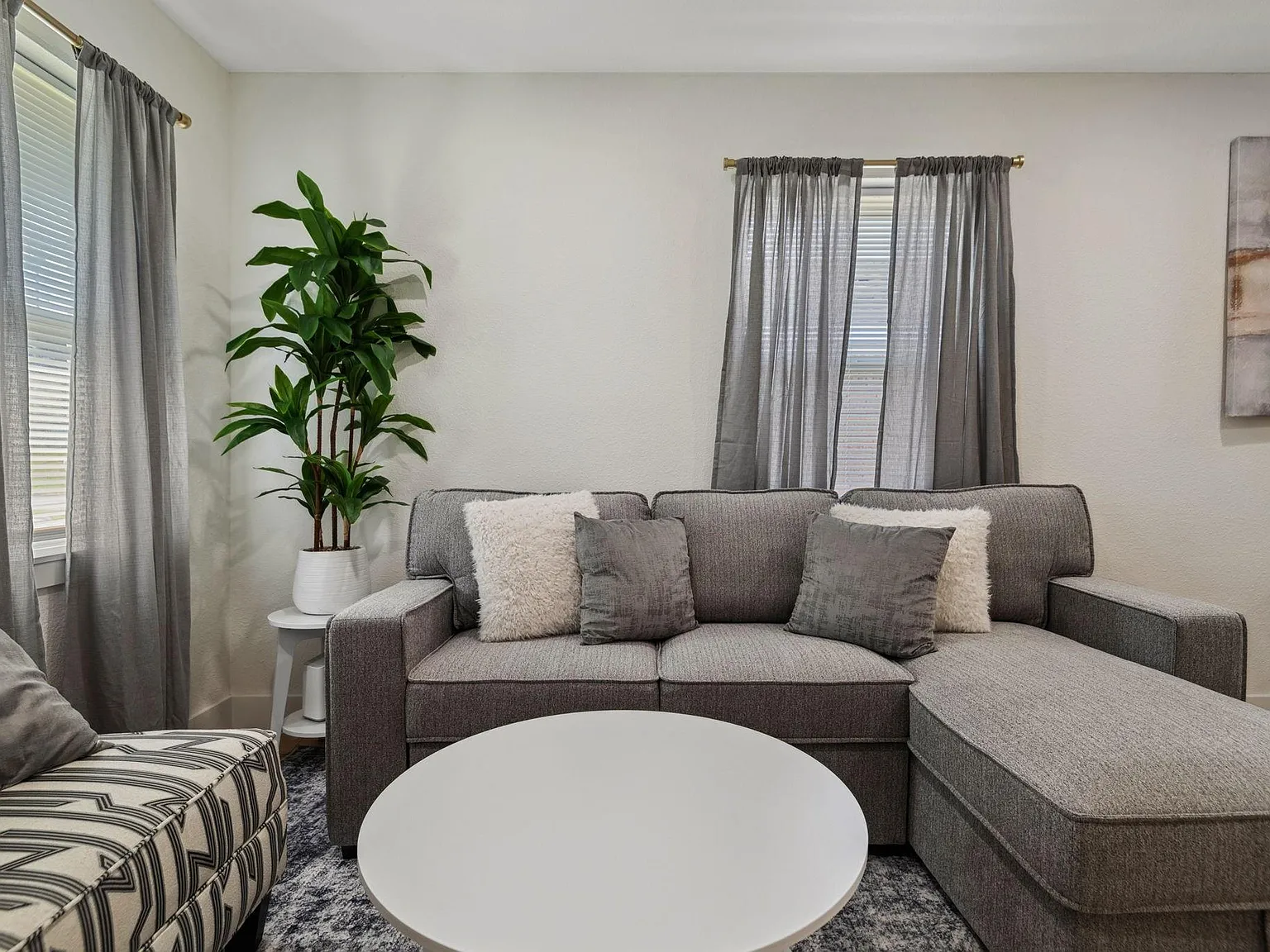 2 bed, 1.0 bath, 792 sqft, $1,800 — Photo 3