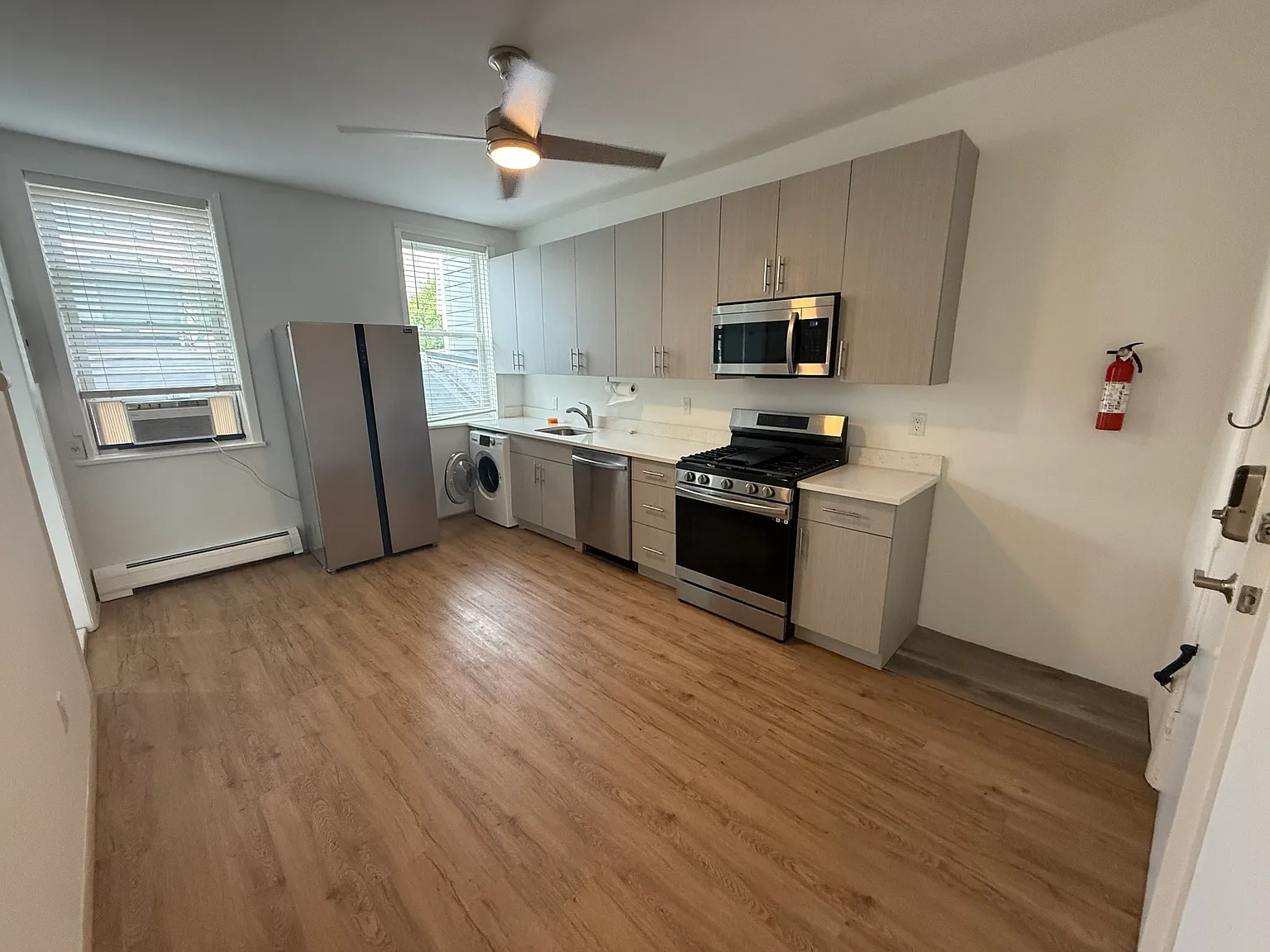 3 bed, 1000 sqft, $5,000 — Photo 3
