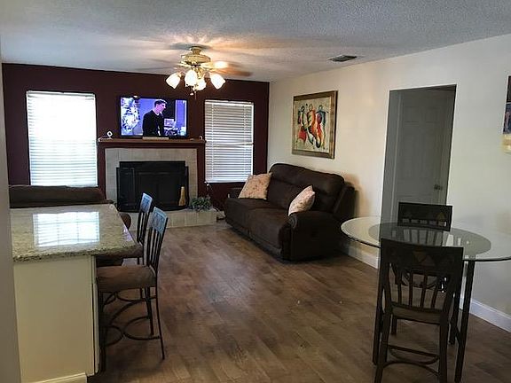 3rd image of 485 NE Solida Cir