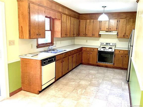 4th image of 248 Hillcrest Ave