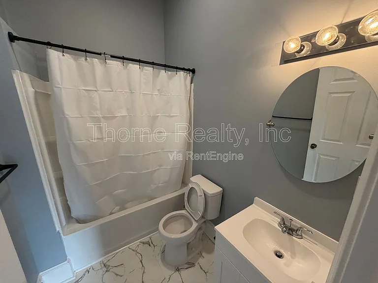 412 W Walnut St — Photo 6