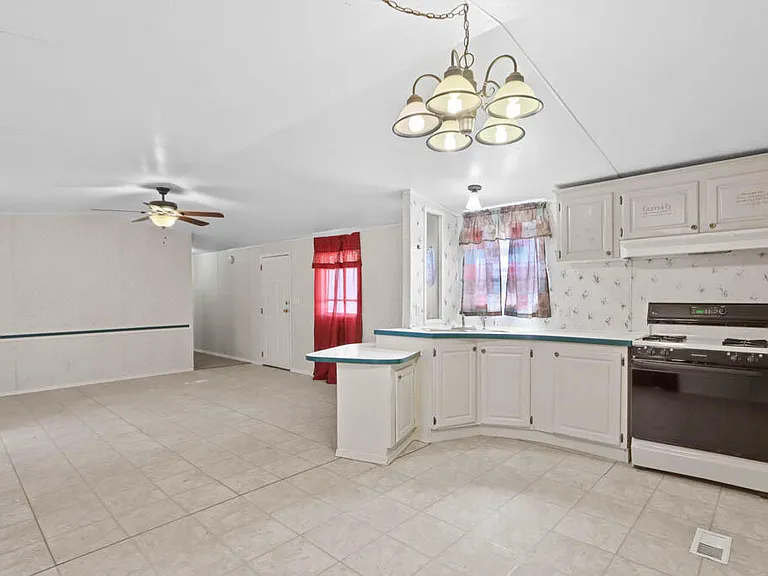 505 Ricky Zelt Dr — Photo 10
