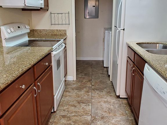 2nd image of 1710 N Santa Rita Ave Unit 2