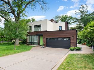 920 Appletree Ln, Deerfield, IL 60015