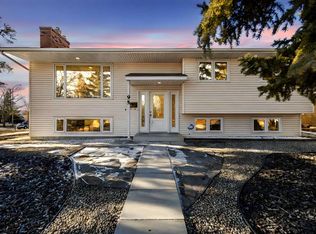 95 E Silver Brook Dr NW, Calgary, AB T3B 3H6