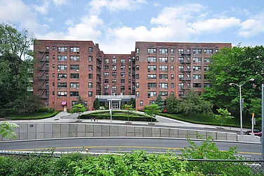 629 Kappock Street in Spuyten Duyvil