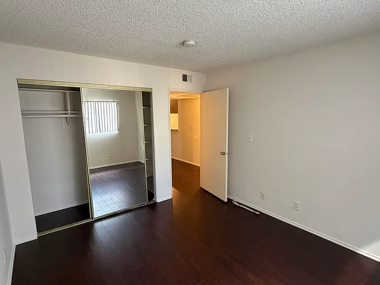 Apt 102