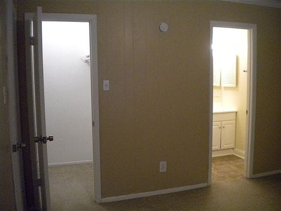 5th image of 1402 Holleman Dr #105