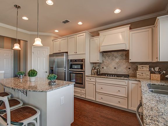 5th image of 1043 Squire Dr