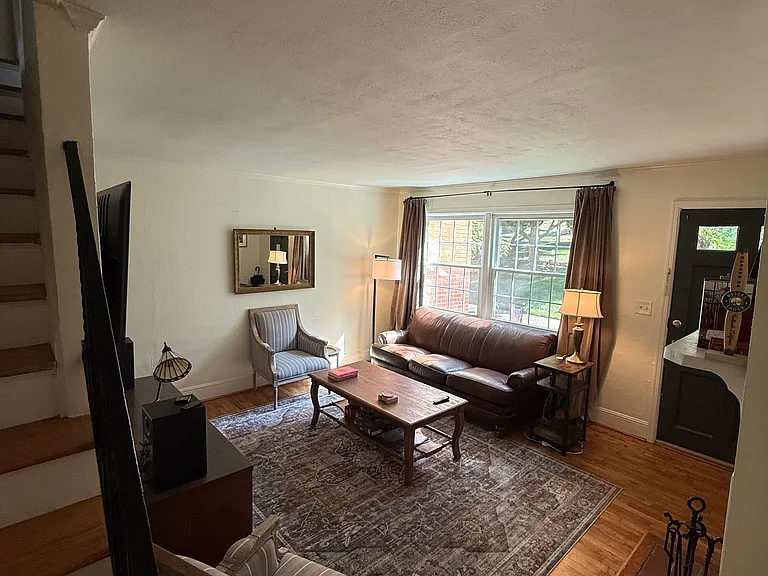200 N Laurel Ave #11B — Photo 3