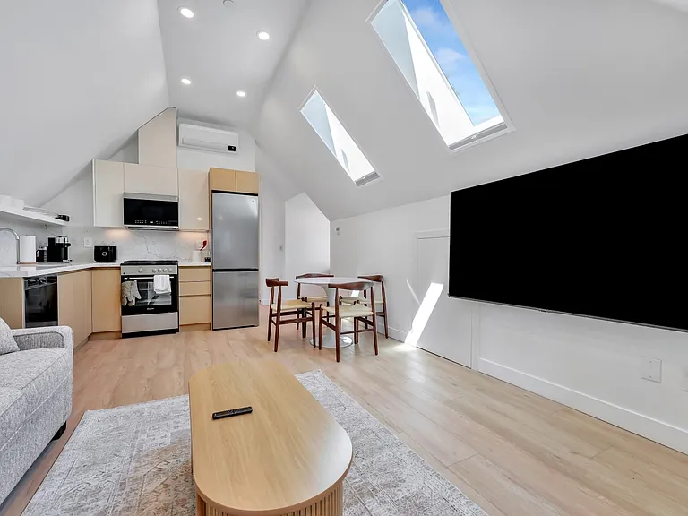 957 Nicola St #201 — Photo 10