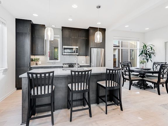 4th image of 77 NE 58th Ave