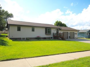 205 McLaughlin St NW, Watertown, SD 57201