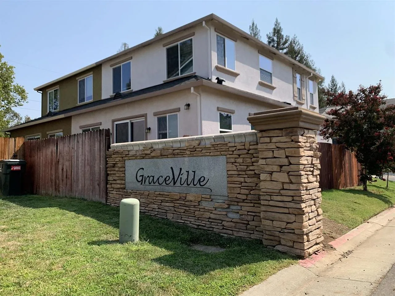 3 bed, 2.5 bath, 1266 sqft, $2,595 — Photo 2
