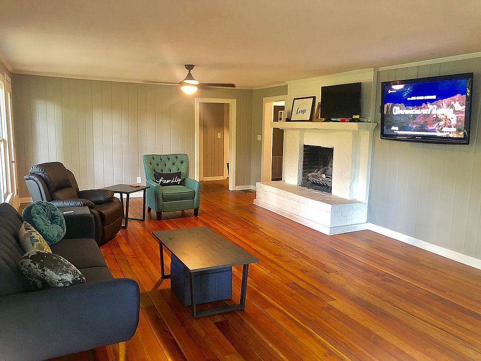 1st image of 124 Dogwood Ln