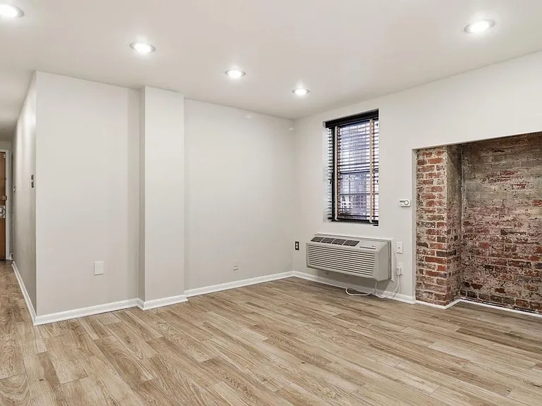 1450 Harvard St NW #B — Photo 3