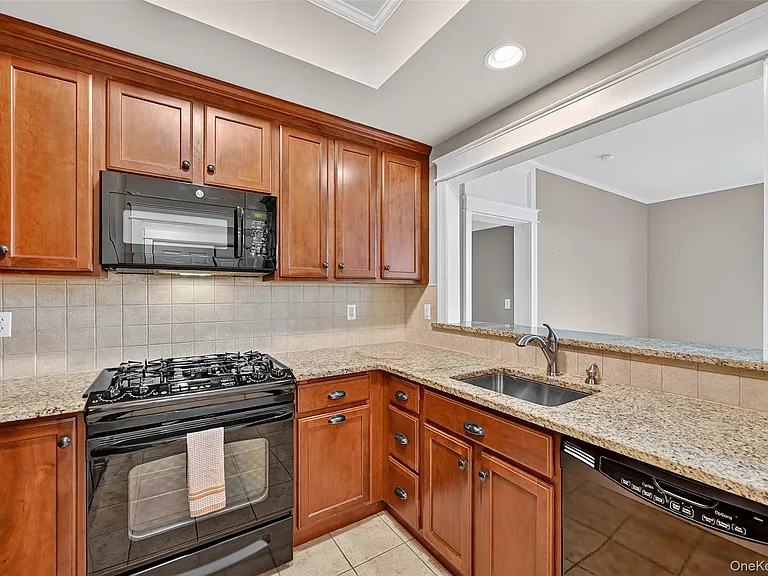 15 Cropsey St #15-3A — Photo 6