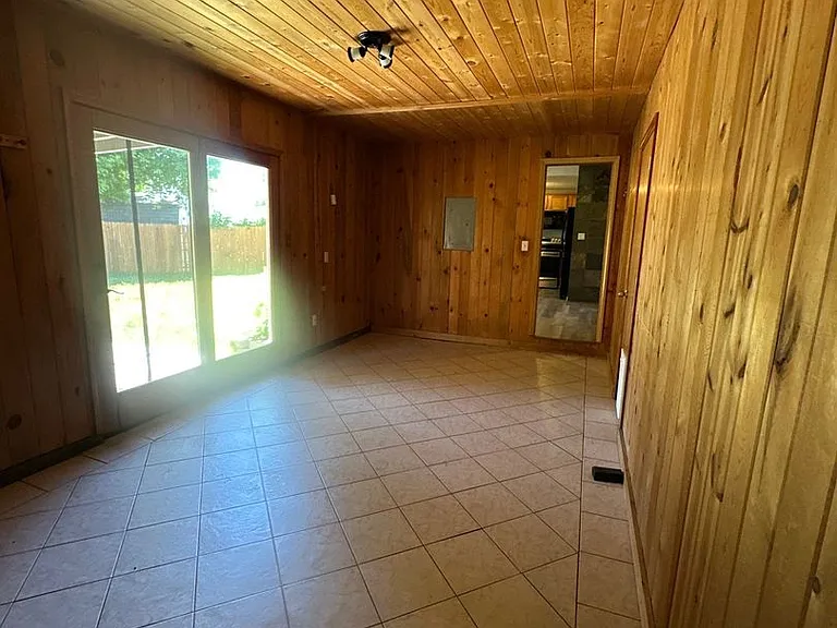 4321 Myrtlewood Dr — Photo 8