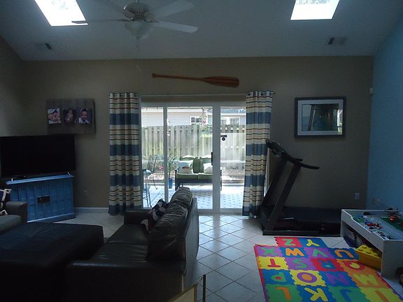 5th image of 15 Kent Ct