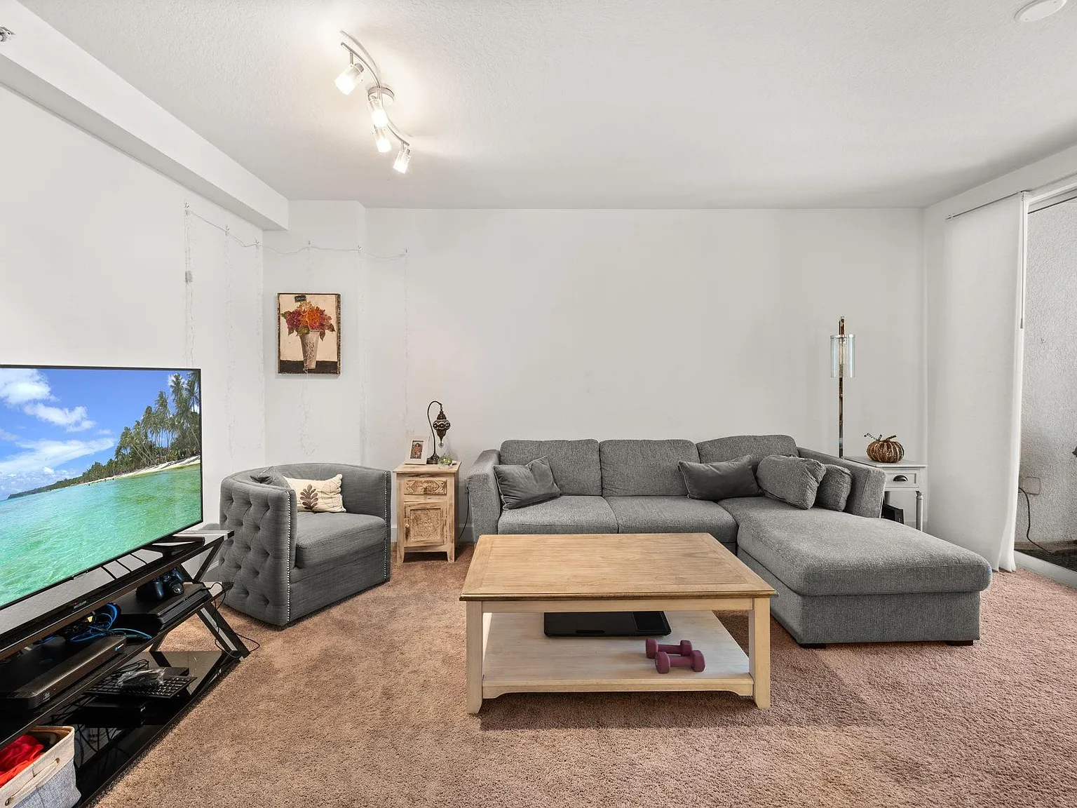 1 bed, 1.0 bath, 899 sqft, $2,200 — Photo 3