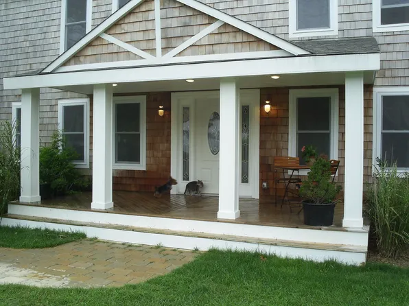 30 Woodridge Rd, Hampton Bays, NY 11946