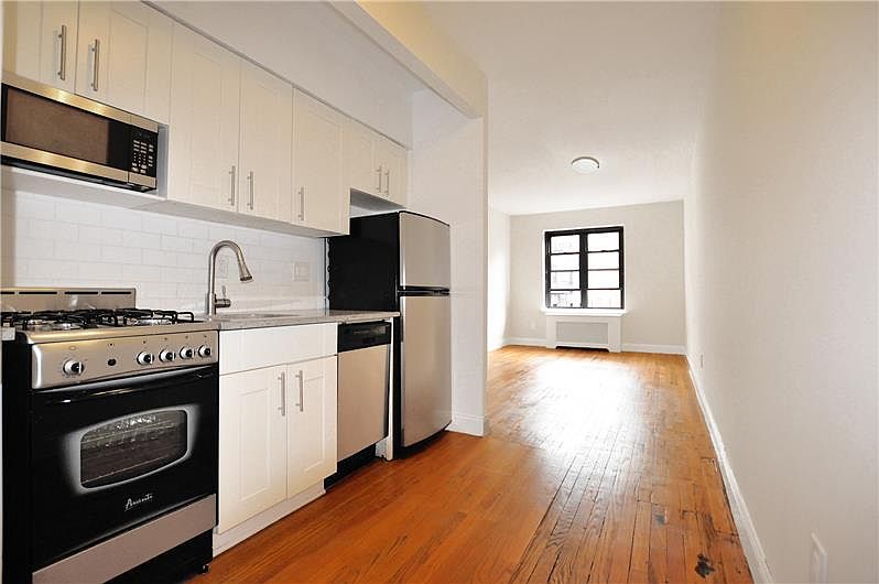 1st image of 312-320 W 23rd St #4U