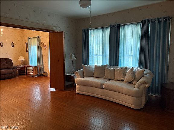 5th image of 1453 Main St