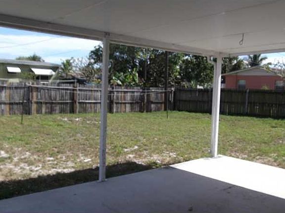 5th image of 225 NW 11th Ave