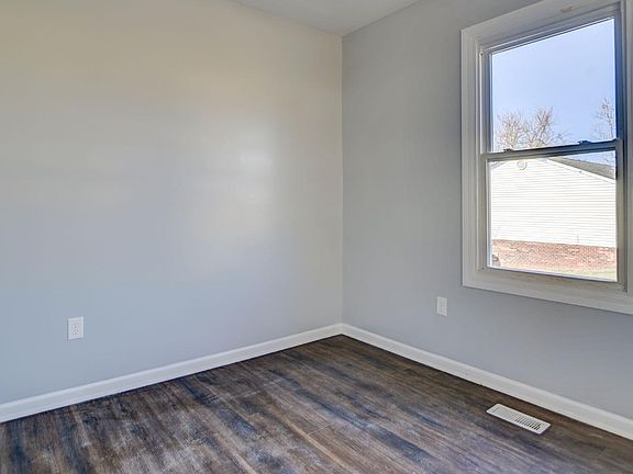 5th image of 1112 Tolleys Ln