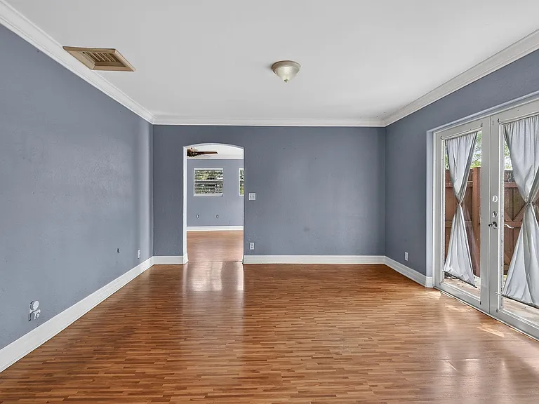 1005 Selkirk St — Photo 11
