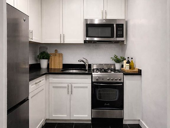 4th image of 301 W 45th St APT 8E