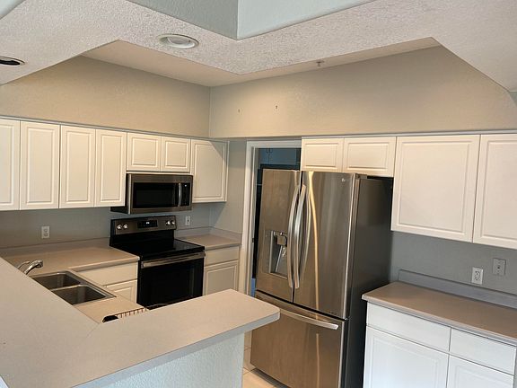 3rd image of 7401 W Arrowhead Clubhouse Dr Unit 2052
