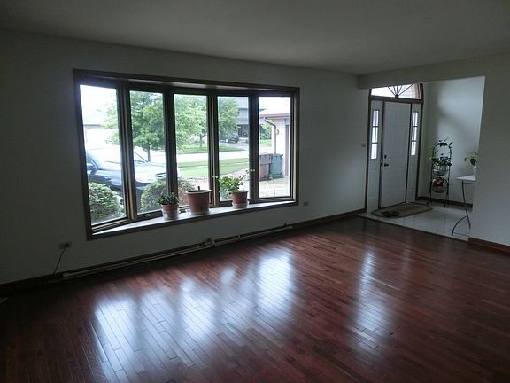 5th image of 17349 Valley View Dr
