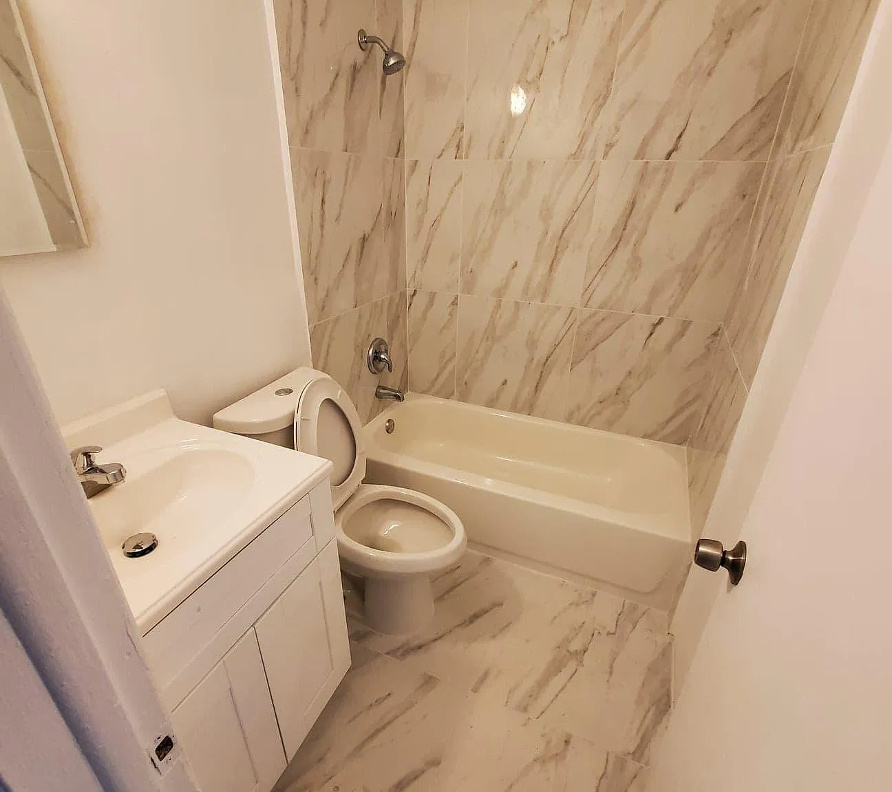 2 bed, 825 sqft, $1,900 — Photo 4
