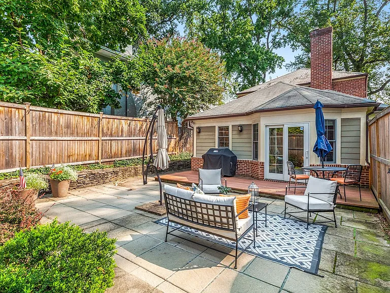 3233 Stephenson Pl NW — Photo 30