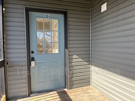 4th image of 2415 Broadway St #D