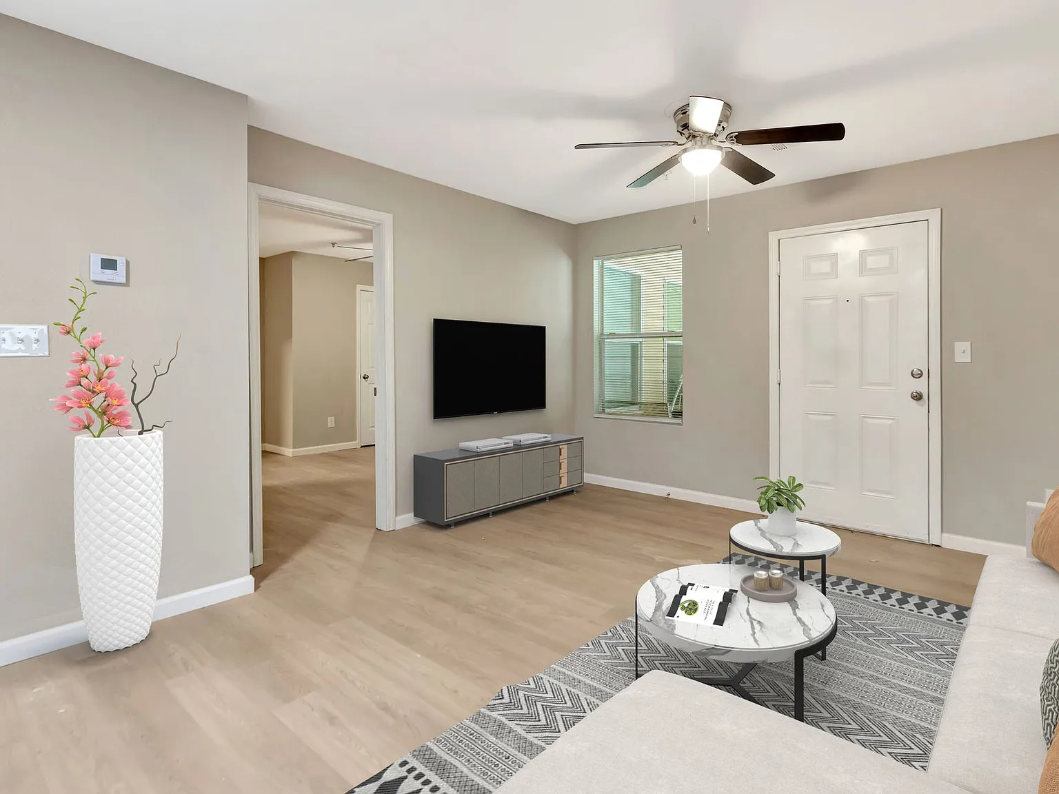 Creekside Apartments — Photo 2