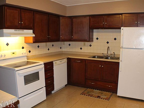 2nd image of 422 Priscilla Ln