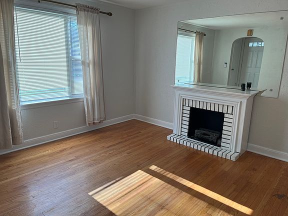 4th image of 8831 S Kenwood Ave