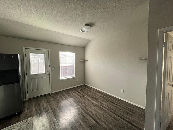 4th image of 1322 S Scissortail Ln