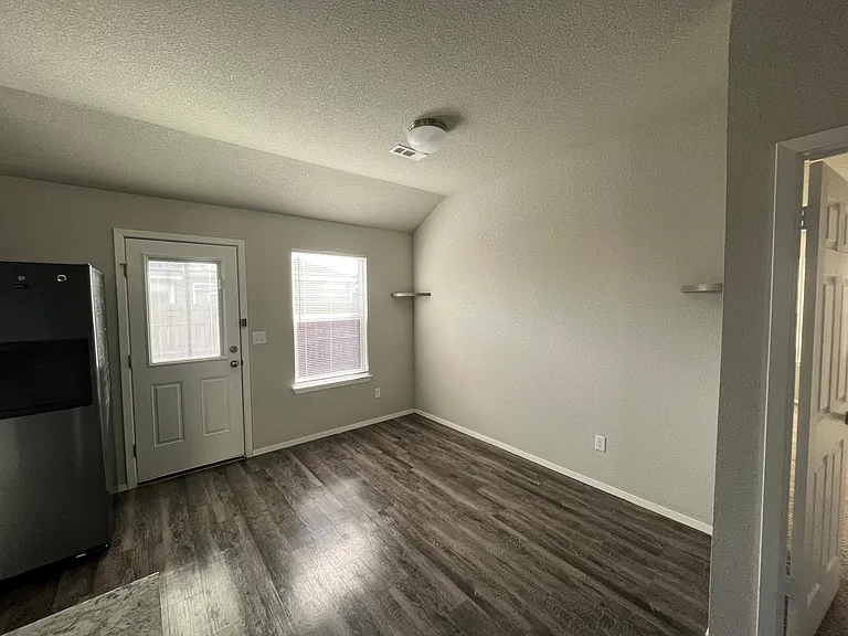 1322 S Scissortail Ln — Photo 4